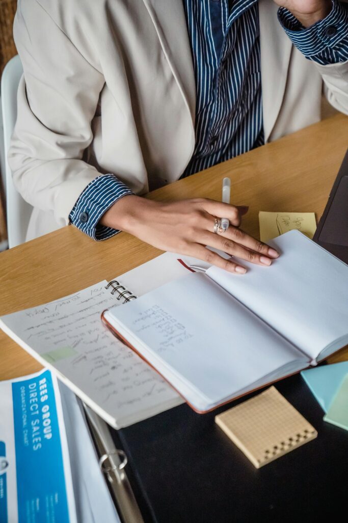 Comment externaliser les fonctions administratives pour gagner en efficacité en Suisse