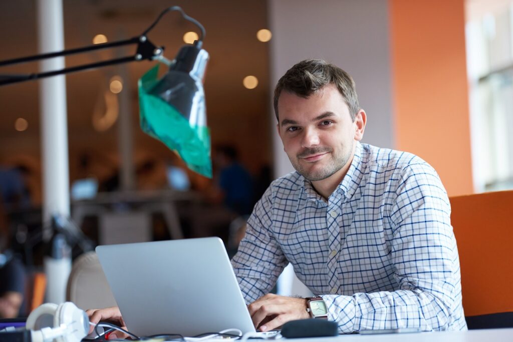 Pourquoi de plus en plus d’entrepreneurs choisissent la Suisse pour leur société